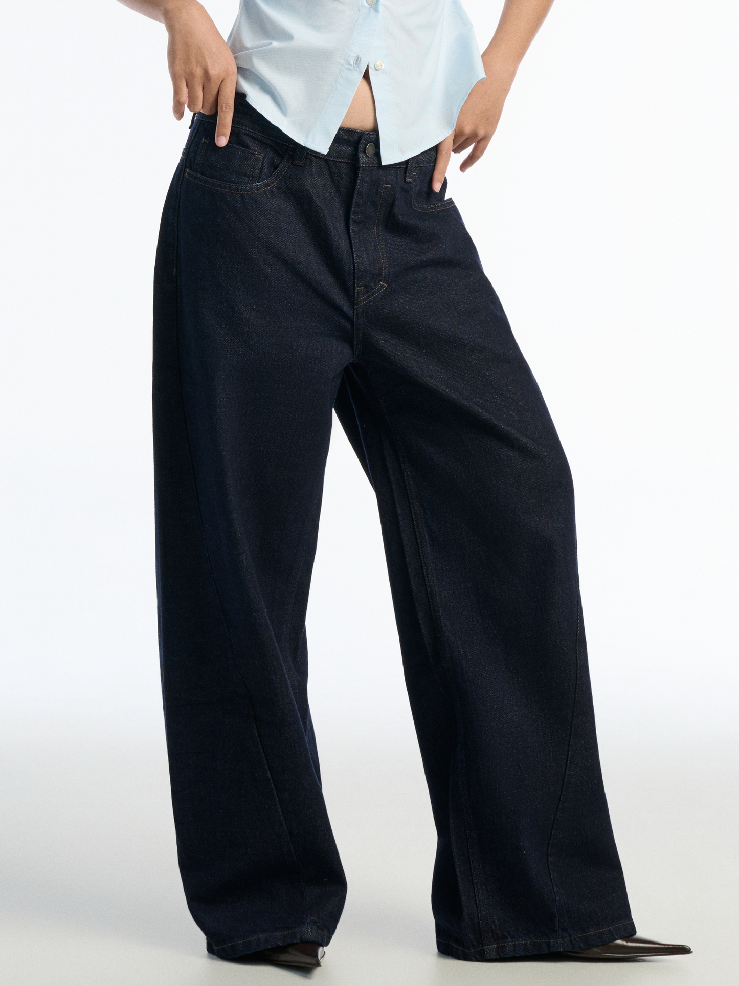 Twisted Wide Jeans