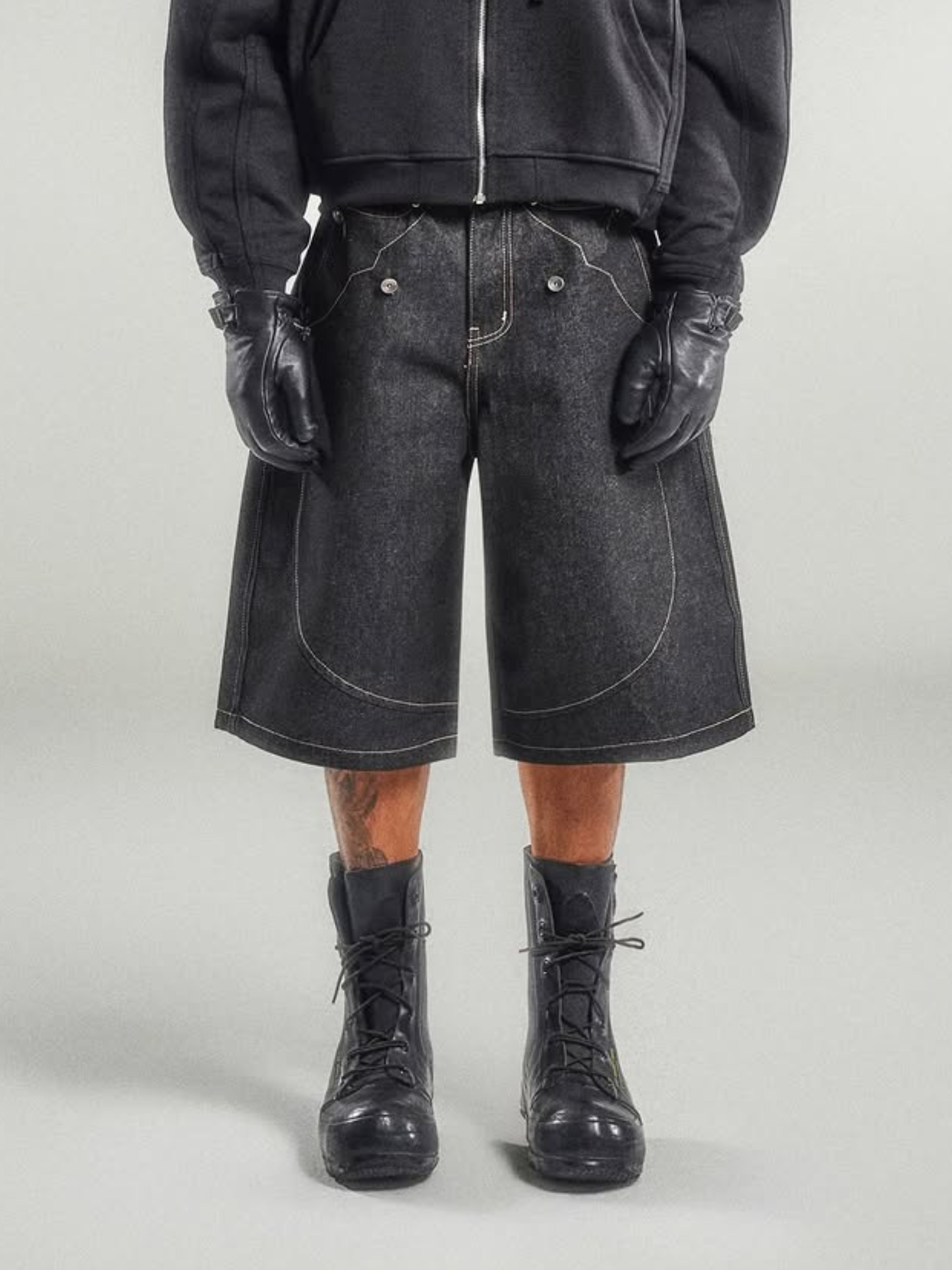 Mule Pocket Raw Denim Short