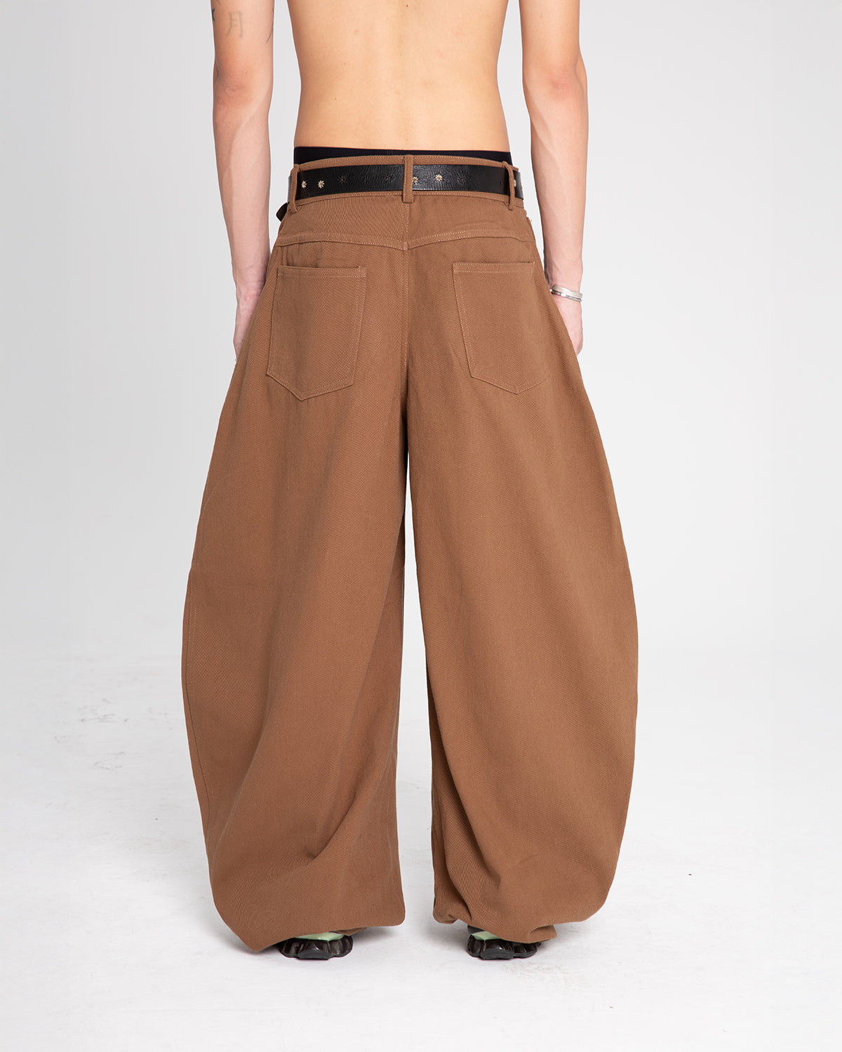 Curvus Khaki Pants