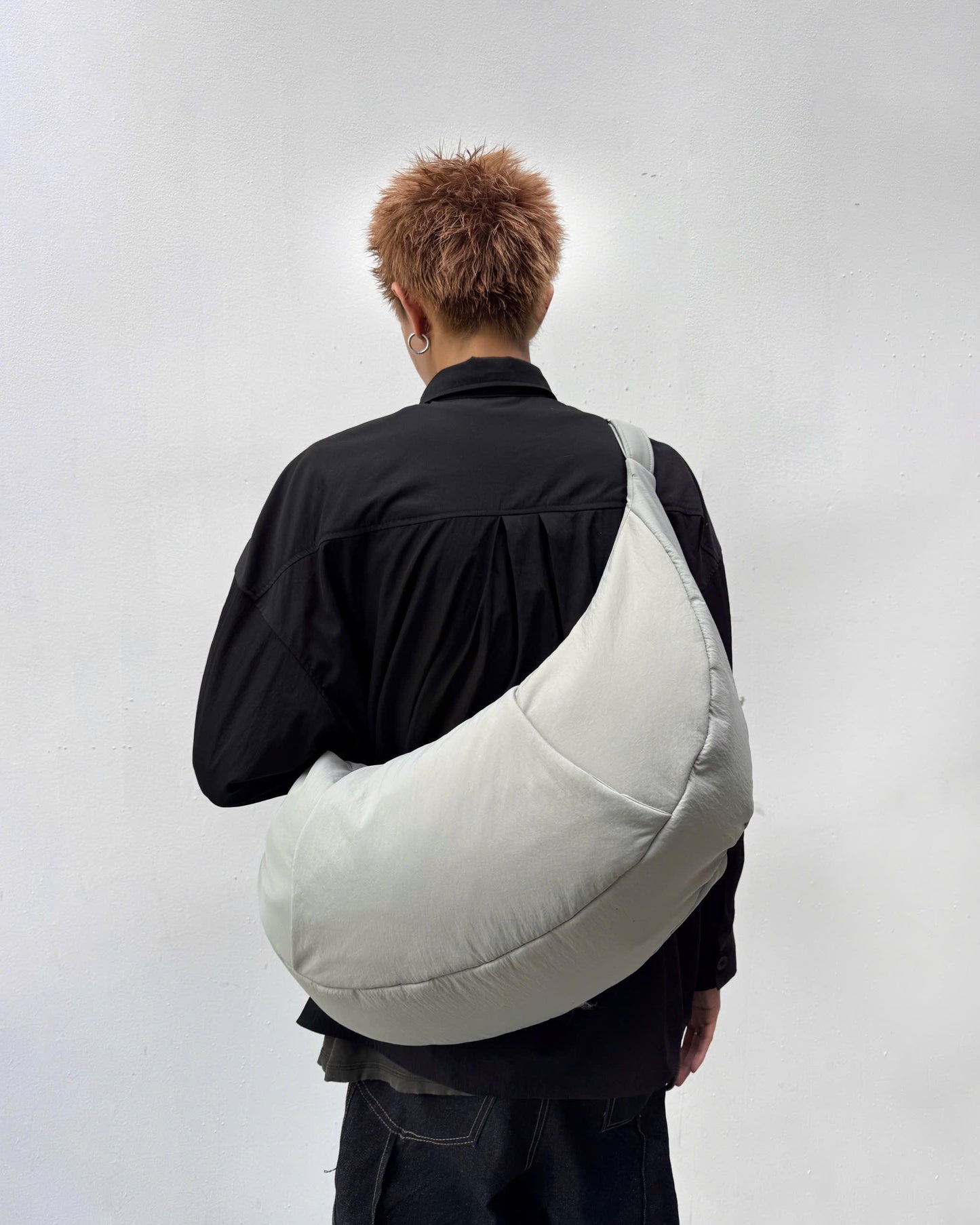 IVANKOV CLIFF PUFF SLING BAG (LIGHT GREY)