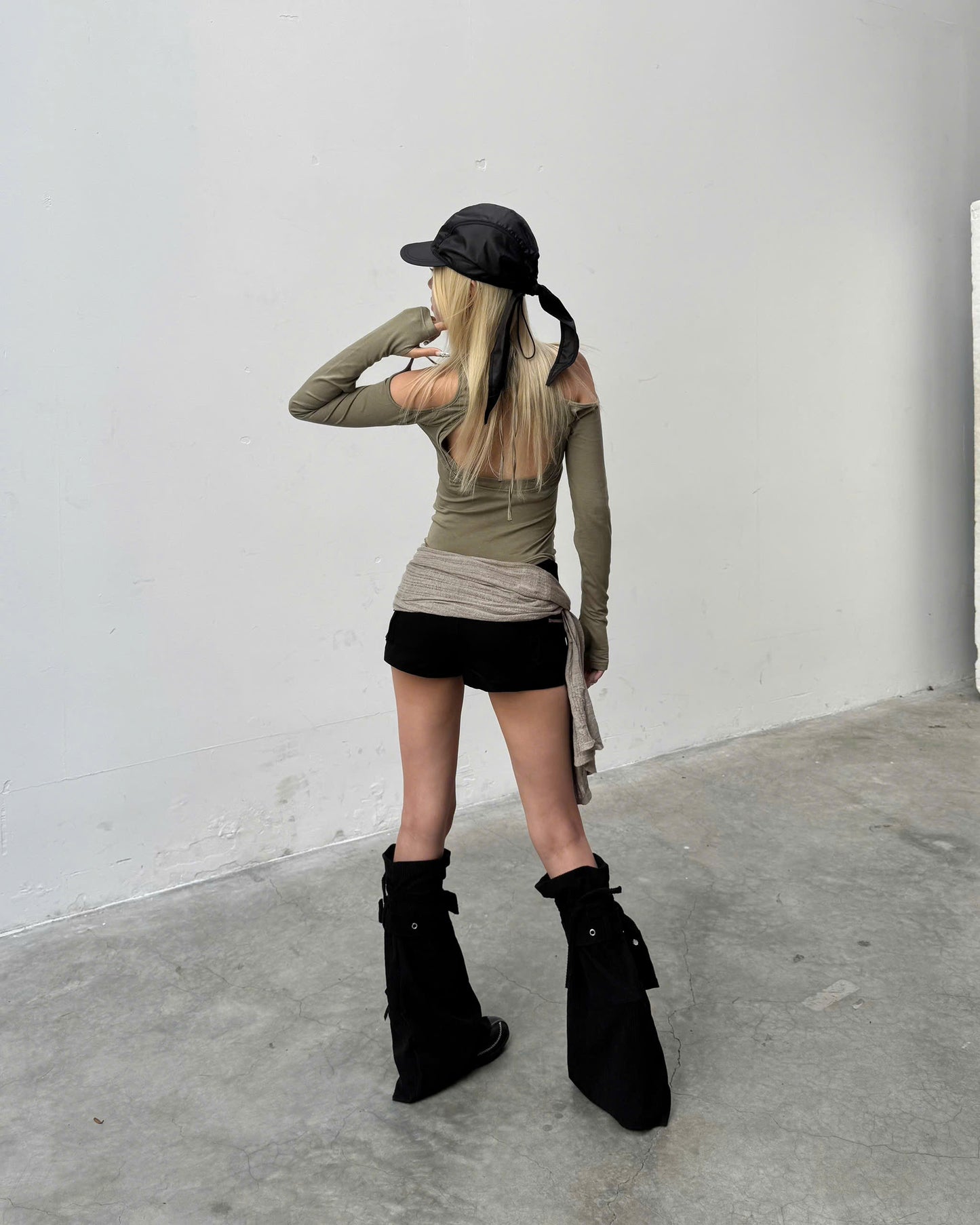 SAGITTARIUS.APLUS SWIRLING CUT-OUT LONG SLEEVE